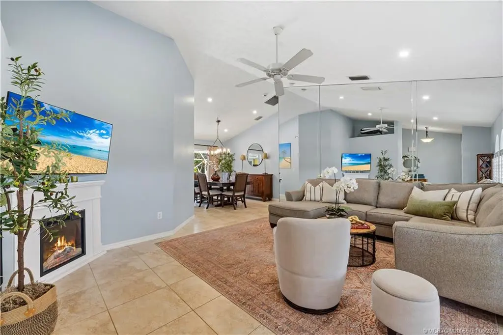 Photo 7 at 972 SW Hunt Club Circle, Palm City