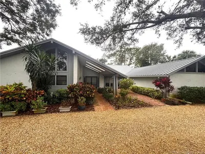5220 SE Burning Tree Circle, Stuart – Single Family Residence for sale