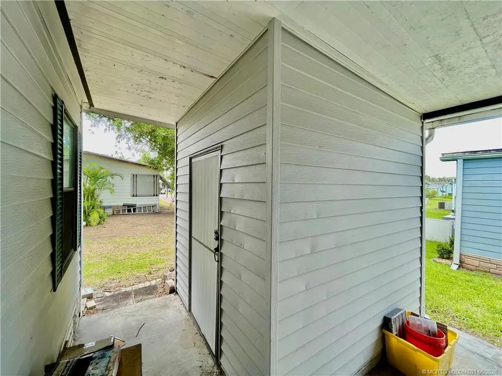 Shed at 14623 Rake Drive, Indiantown