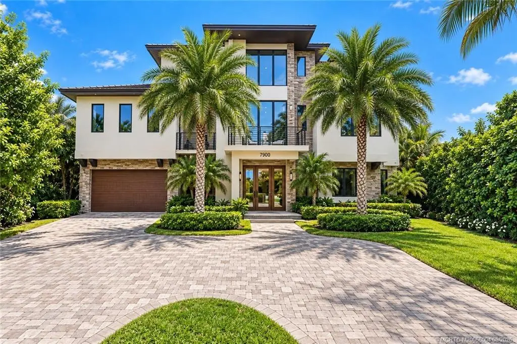 A luxury home with a reduced asking price in Jensen Beach