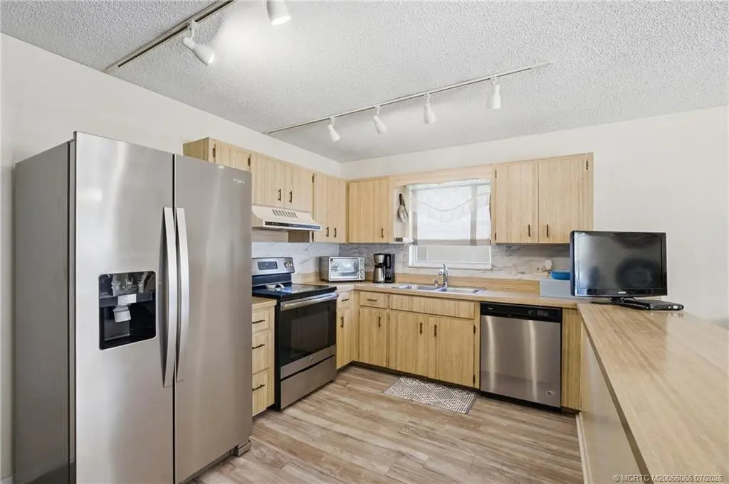 Photo 8 at 2509 NE 18th Lane, Jensen Beach