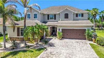 697 SW Sun Circle, Palm City – Single Family Residence for sale