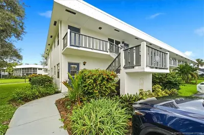 2929 SE Ocean Boulevard 147-5, Stuart – sold