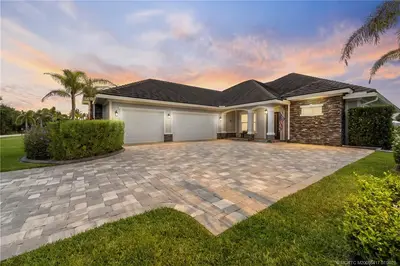 1100 SW Squire Johns Lane, Palm City – Single Family Residence for sale