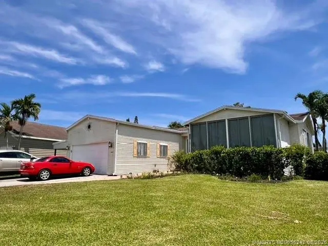 Photo 3 at 4090 5th Avenue, Lantana