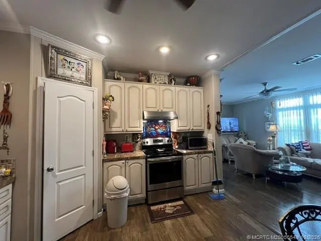 Photo 7 at 2555 Pga Boulevard 425, Palm Beach Gardens