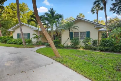 24 N Via Lucindia, Sewalls Point – Single Family Residence for sale