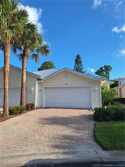 1589 SE Tidewater Place, Stuart – Villa for sale
