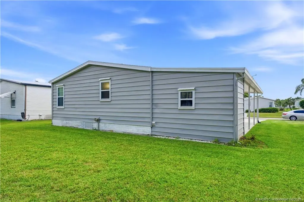 Photo 3 at 2917 Fiddlewood Circle, Fort Pierce