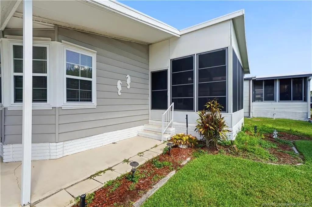 Photo 4 at 2917 Fiddlewood Circle, Fort Pierce