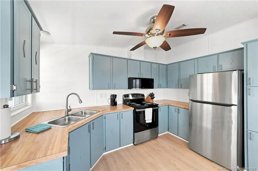 Photo 5 at 2917 Fiddlewood Circle, Fort Pierce