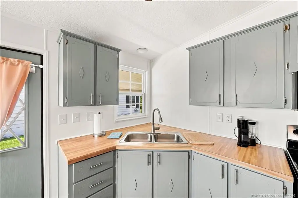 Photo 6 at 2917 Fiddlewood Circle, Fort Pierce