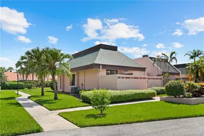 3319 SE La Prado Court, Port St. Lucie – Townhouse for sale