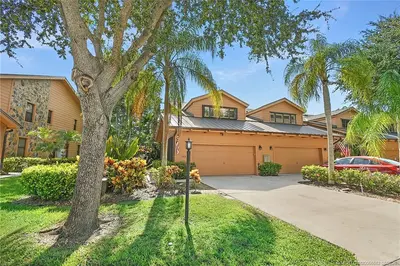 132 SE Crestwood Circle, Stuart – Townhouse for sale