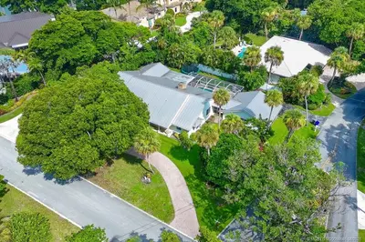 15 W High Point Road, Sewalls Point – leased