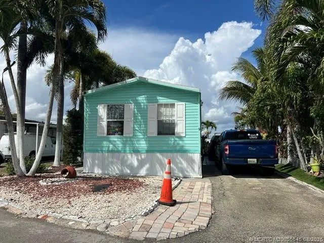 Photo 1 at 9 N Eric Circle, Greenacres