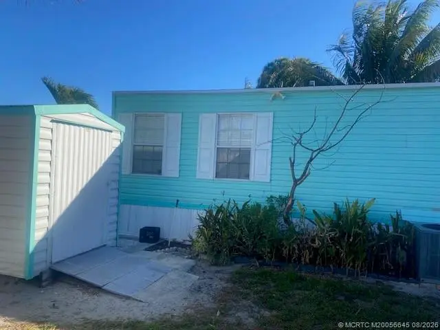 Photo 2 at 9 N Eric Circle, Greenacres
