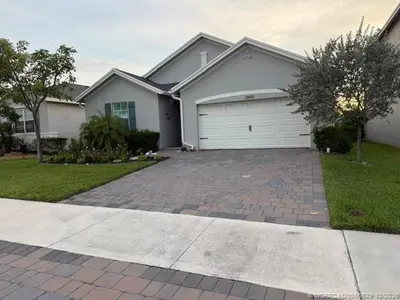 2890 NE Breezeway Circle, Jensen Beach – Single Family Residence for sale