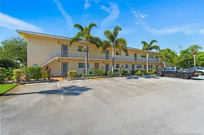2950 SE Ocean Boulevard 133-3, Stuart – Condominium for sale