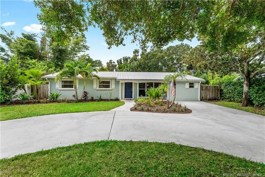 Circular Drive at 502 SE Edgewood Drive, Stuart