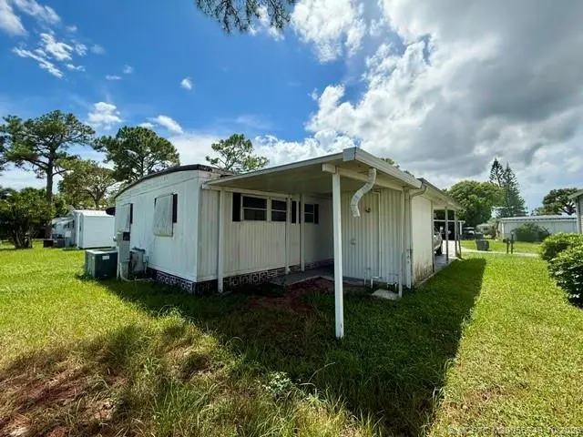 Photo 6 at 6250 Ficus Lane, Lantana