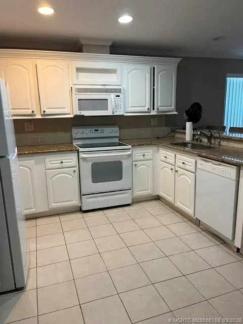 Photo 5 at 4080 5th Avenue, Lantana