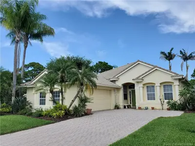 4505 NW Wandering Oak Court, Jensen Beach – Single Family Residence for sale