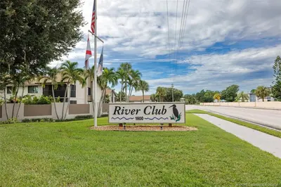 1600 NE Dixie Highway 13-208, Jensen Beach – Condominium for sale