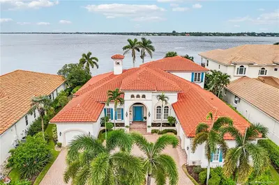 118 SW Palm Cove Drive, Palm City – Single Family Residence for sale
