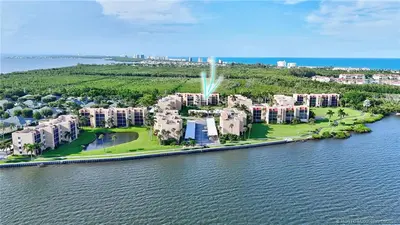 3452 NE Causeway Boulevard 202, Jensen Beach – Condominium for sale