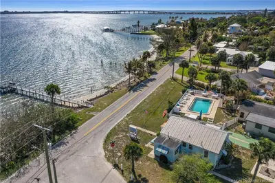 4736 NE Blue Heron Lane, Jensen Beach – Manufactured Home for sale