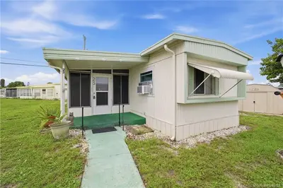 11000 SE Federal Highway 23, Hobe Sound – Manufactured Home for sale