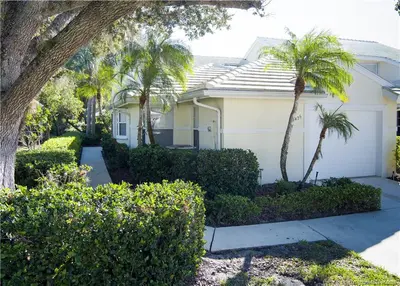 2425 SW Foxpoint Trail, Palm City – Villa for sale