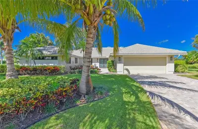 4884 SW Loch Lane, Palm City – Single Family Residence for sale