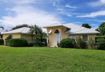 4081 SE Newton Street, Stuart – Single Family Residence for sale