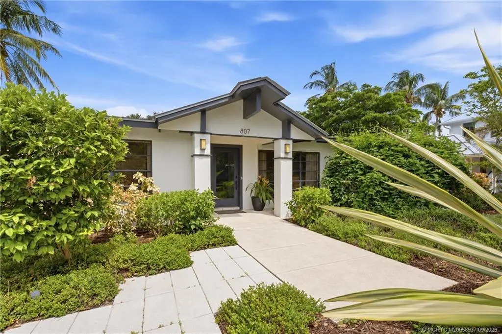 Photo 1 at 807 SE Weir Street, Stuart