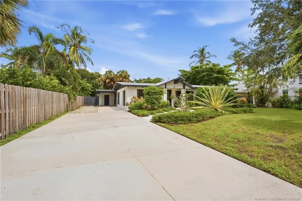 Photo 4 at 807 SE Weir Street, Stuart