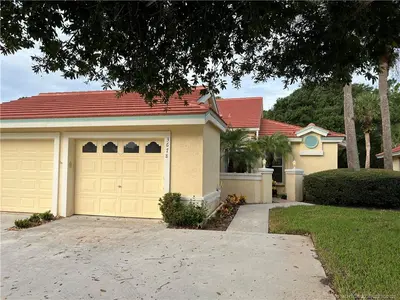 3678 SW Whispering Sound Drive, Palm City – Villa for sale