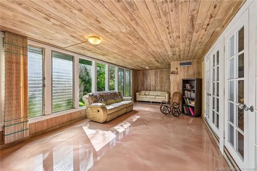 Photo 6 at 3037 Sunrise Boulevard, Fort Pierce