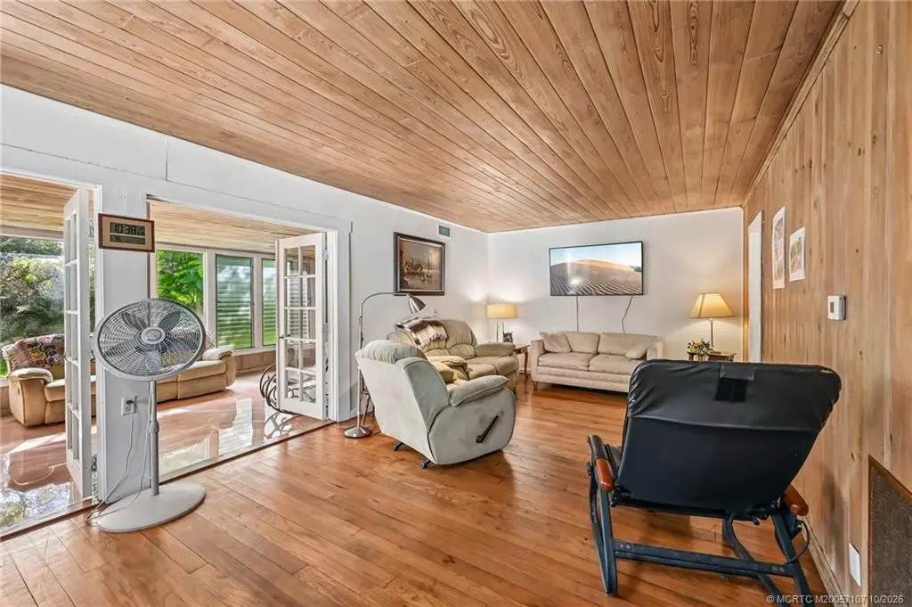 Photo 8 at 3037 Sunrise Boulevard, Fort Pierce