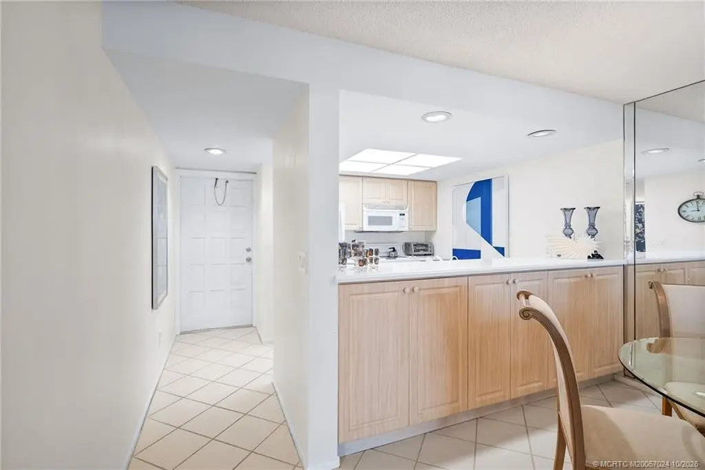 Photo 4 at 429 NE Tradewind Lane 403, Stuart