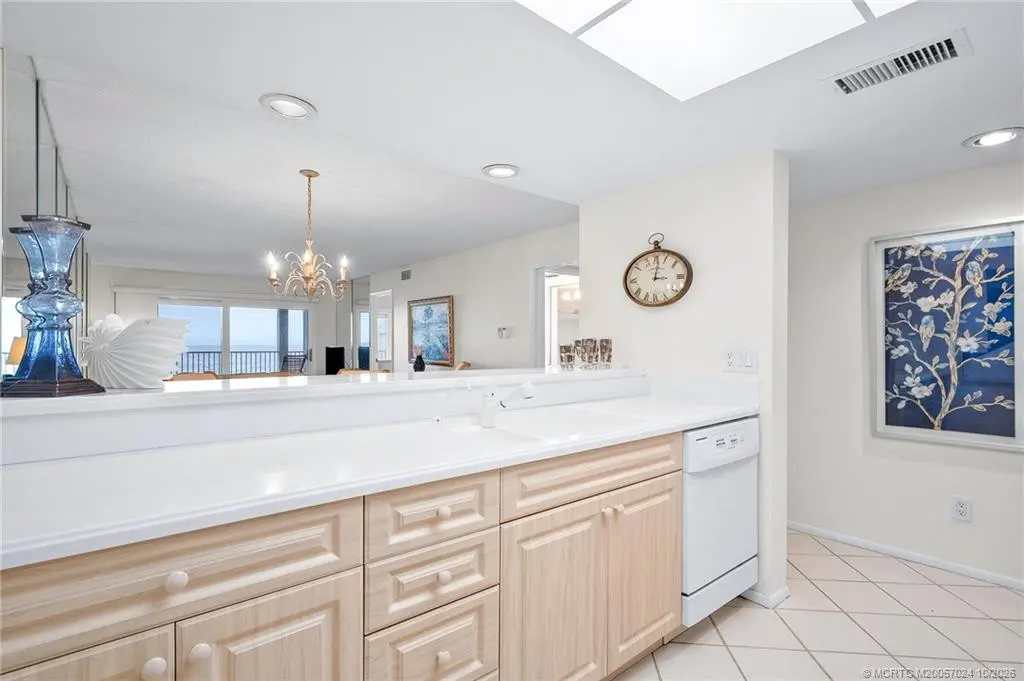 Photo 6 at 429 NE Tradewind Lane 403, Stuart