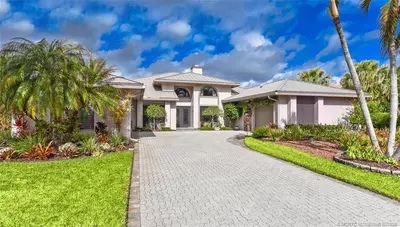 4194 SW Gleneagle Circle, Palm City – Single Family Residence for sale