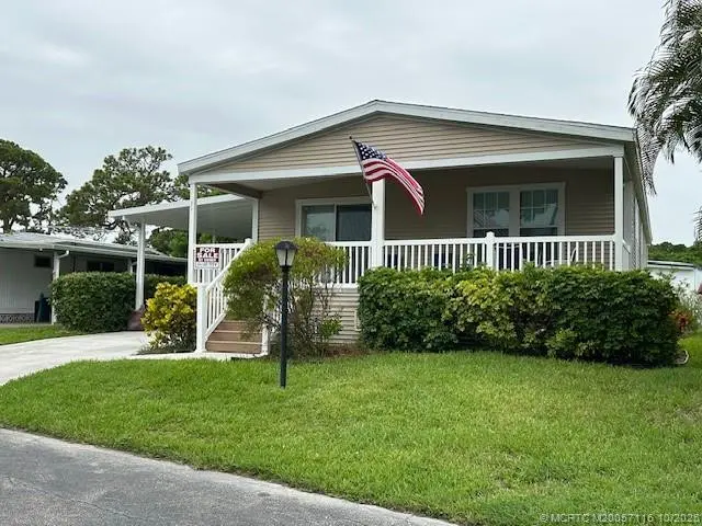 Photo 2 at 6319 Dogwood Lane, Lantana