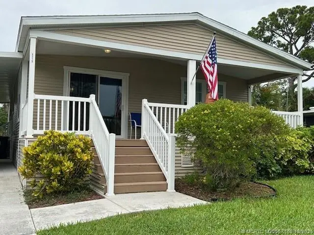 Photo 3 at 6319 Dogwood Lane, Lantana