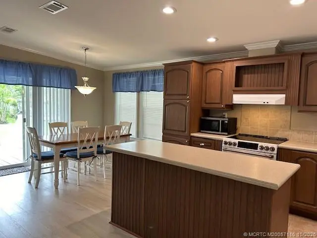 Photo 4 at 6319 Dogwood Lane, Lantana