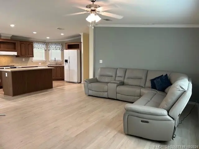 Photo 6 at 6319 Dogwood Lane, Lantana