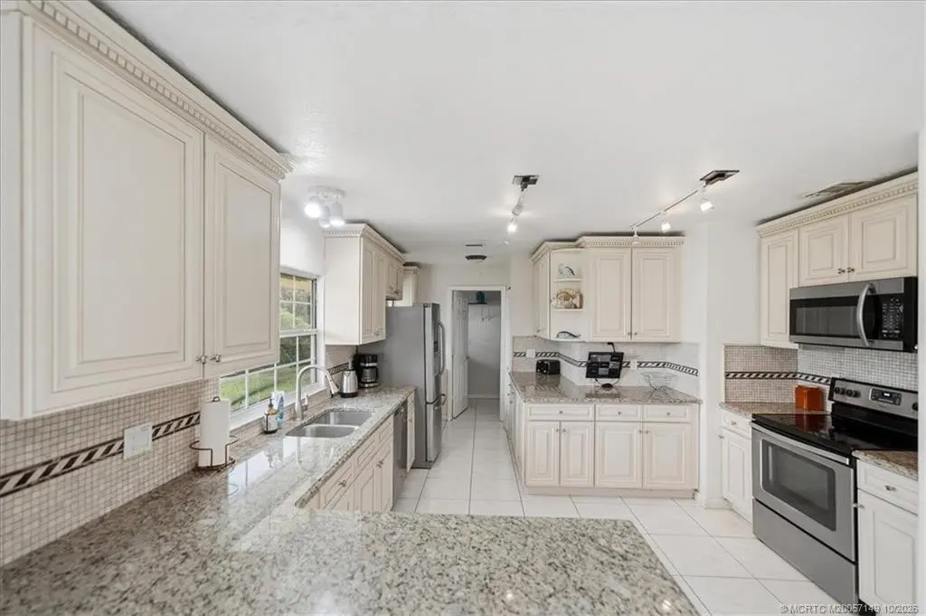 Photo 3 at 1357 SE Oakmont Lane, Port St. Lucie