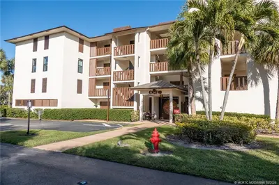 162 SE Saint Lucie Boulevard 204B, Stuart – Condominium for sale