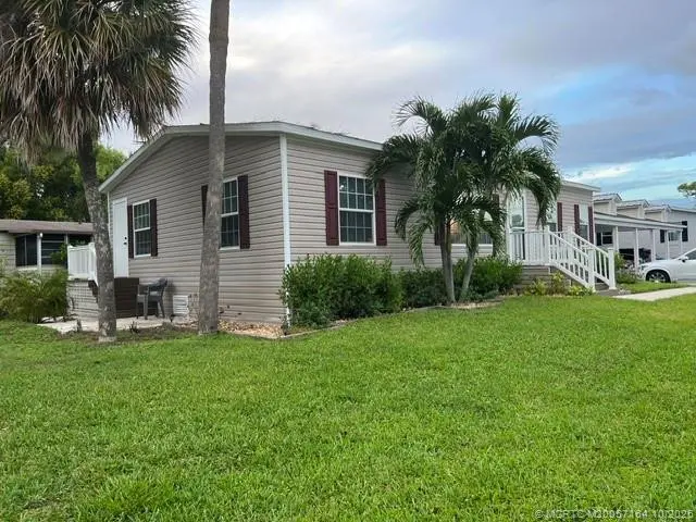 Photo 3 at 2555 Pga Boulevard 319, Palm Beach Gardens
